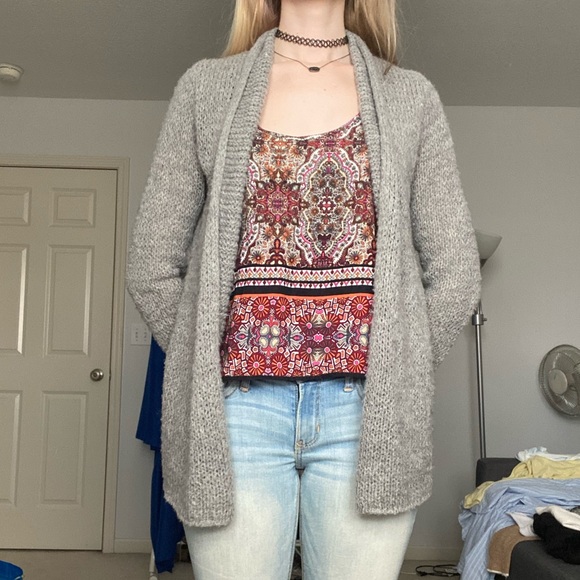 🍚 Light Grey Cardigan - Picture 1 of 4